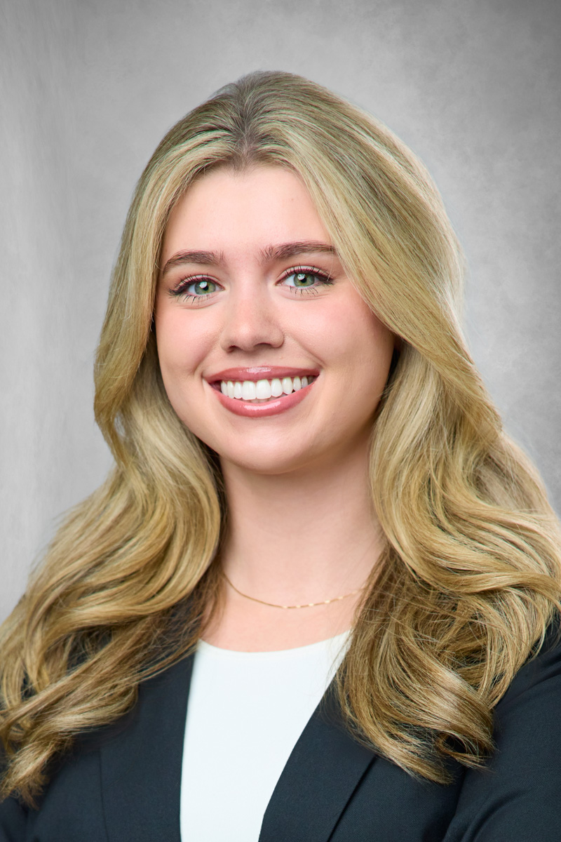 Caroline J. Elliott headshot