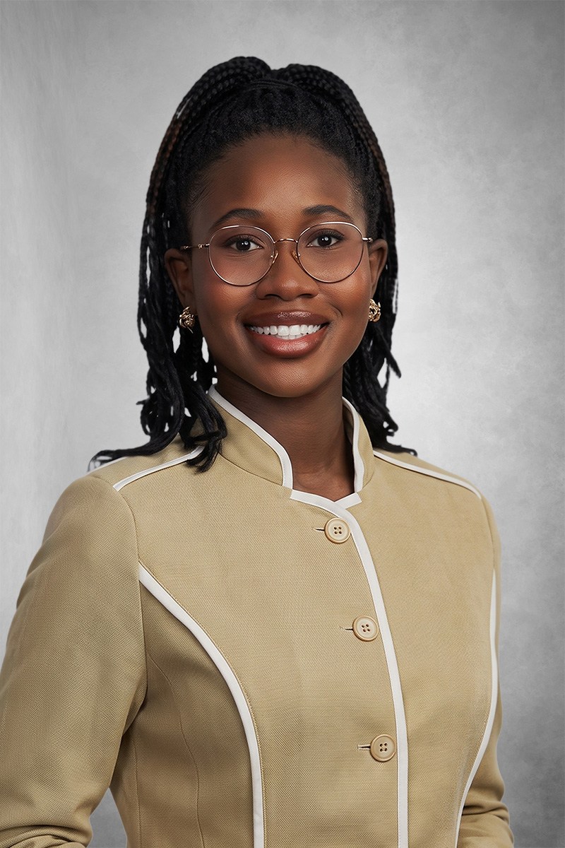 Arielle Ahrendts Headshot